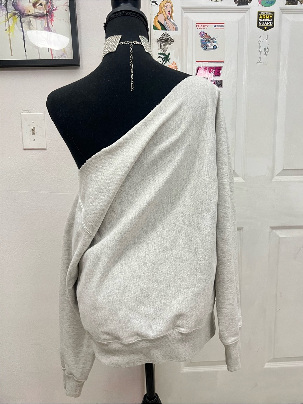 Metropolitan Museum of Art Off-the-Shoulder Sweatshirt (Minor Stains on Cuffs) - Picture 6 of 10